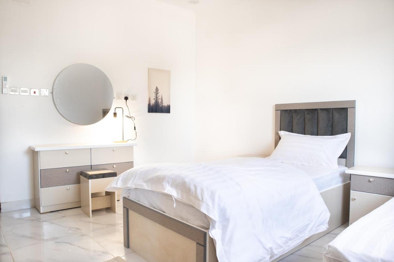 אל-מדינה Comfortable & Big Family Apartments 10Mins Drive To Al-Masjid -Nabawi - Nozol Noor 2 מראה חיצוני תמונה