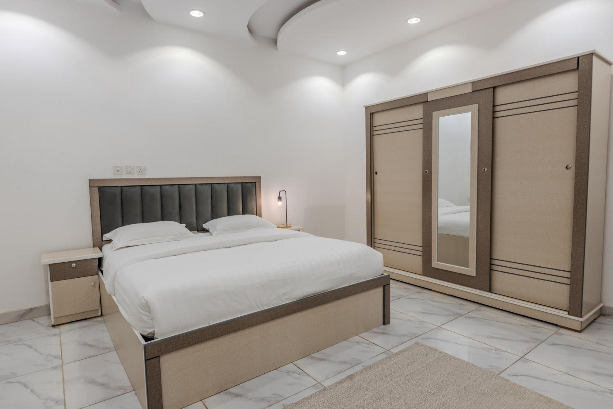 אל-מדינה Comfortable & Big Family Apartments 10Mins Drive To Al-Masjid -Nabawi - Nozol Noor 2 מראה חיצוני תמונה