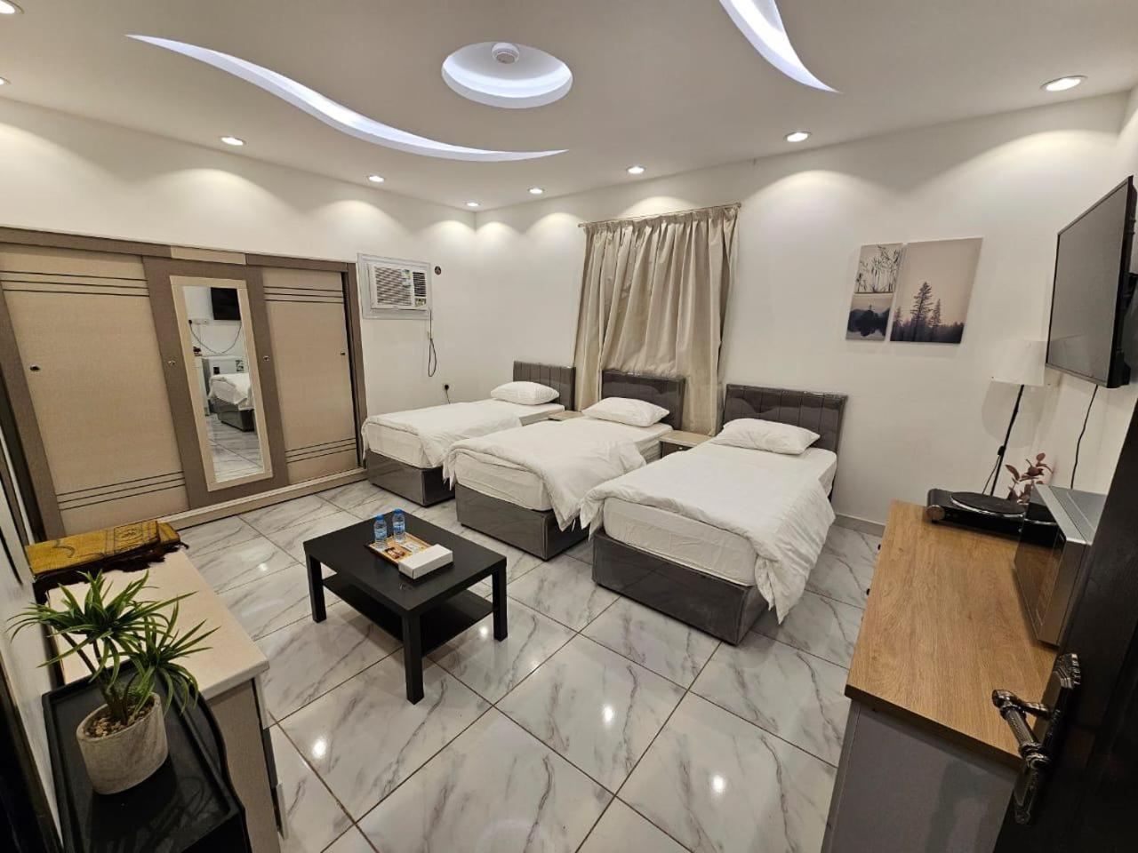 אל-מדינה Comfortable & Big Family Apartments 10Mins Drive To Al-Masjid -Nabawi - Nozol Noor 2 מראה חיצוני תמונה