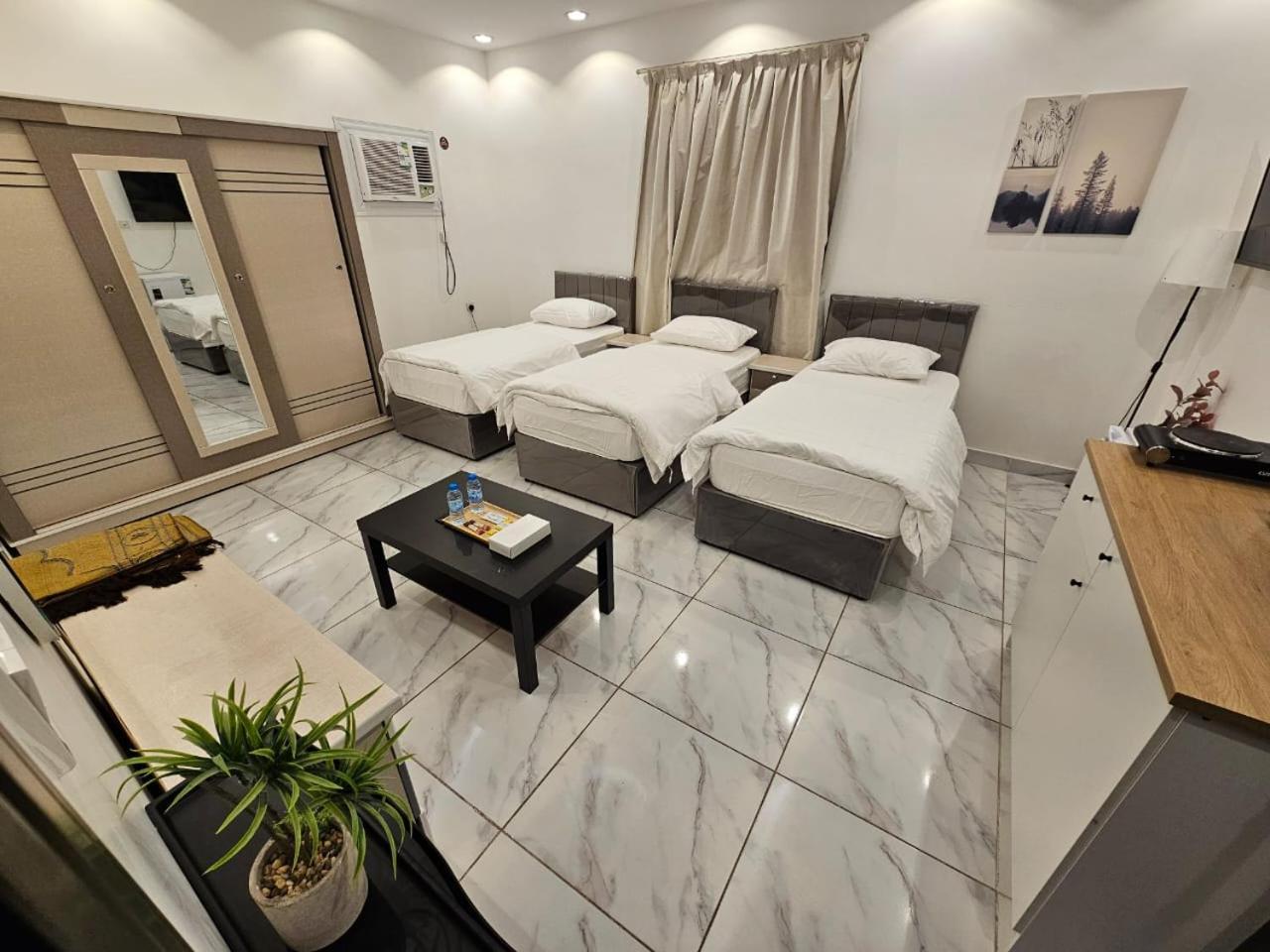 אל-מדינה Comfortable & Big Family Apartments 10Mins Drive To Al-Masjid -Nabawi - Nozol Noor 2 מראה חיצוני תמונה