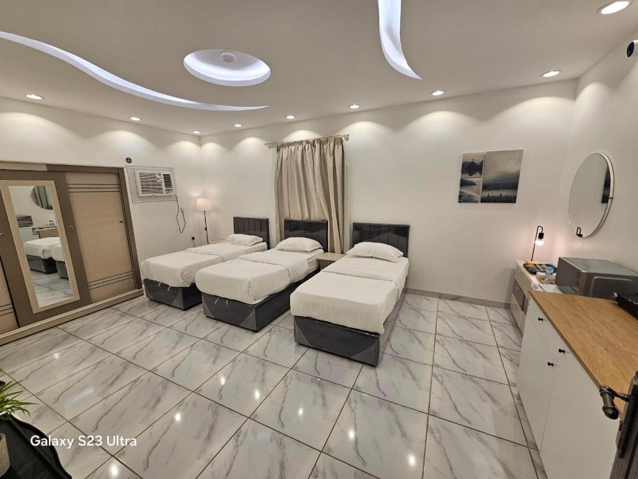 אל-מדינה Comfortable & Big Family Apartments 10Mins Drive To Al-Masjid -Nabawi - Nozol Noor 2 מראה חיצוני תמונה